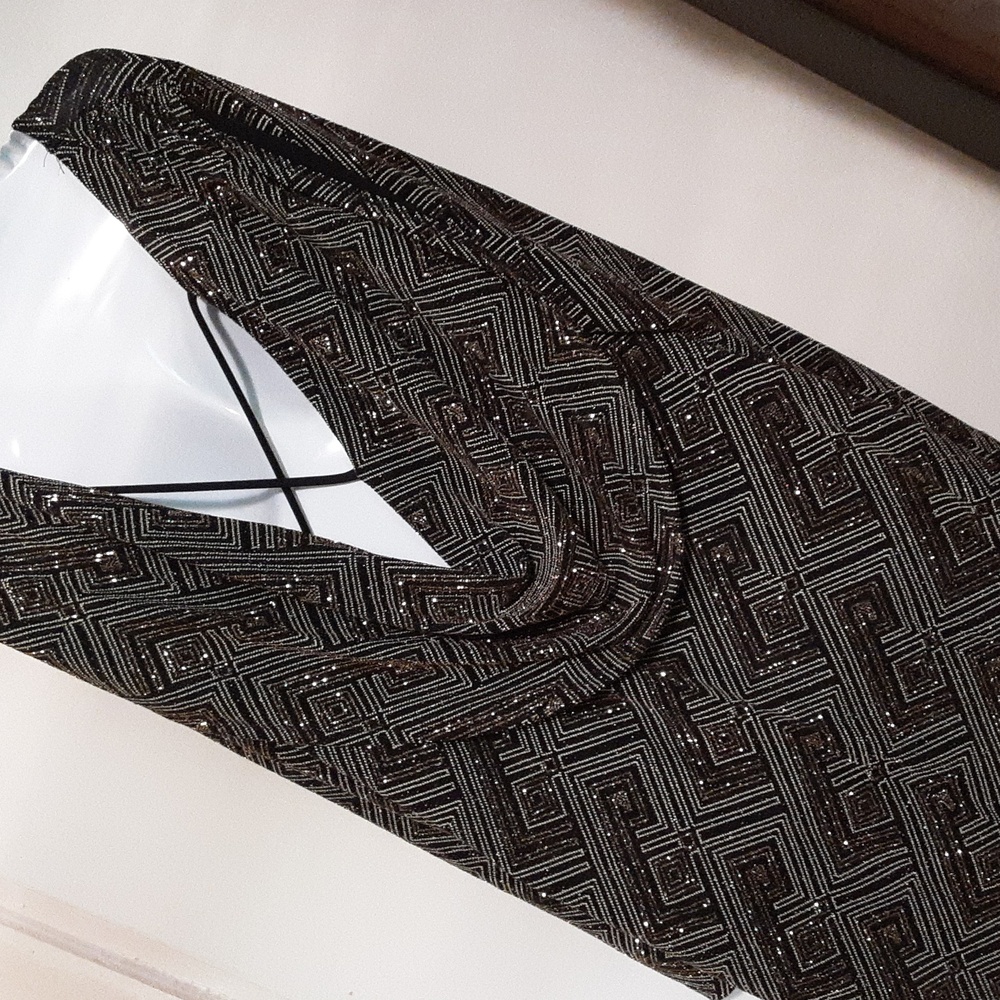 Elegant Black and Silver Geometric Dress - Picture 4 of 6